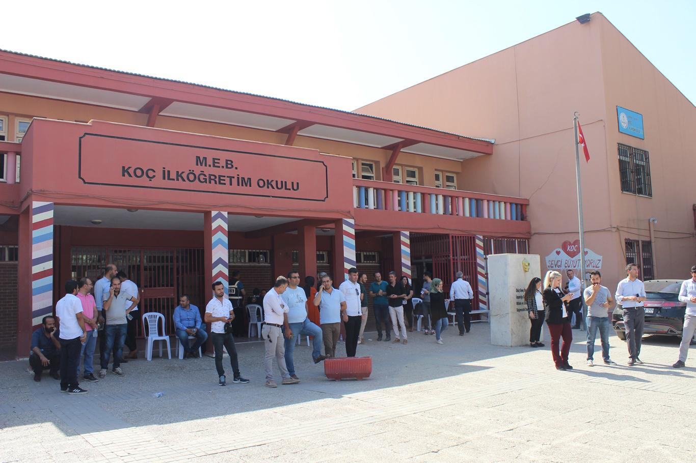 Eğitim-Bir-Sen Silopi Başkanlığının mevcut yönetimi tekrar seçildi Eğitim-Bir-Sen Silopi Başkanlığının mevcut yönetimi tekrar seçildi